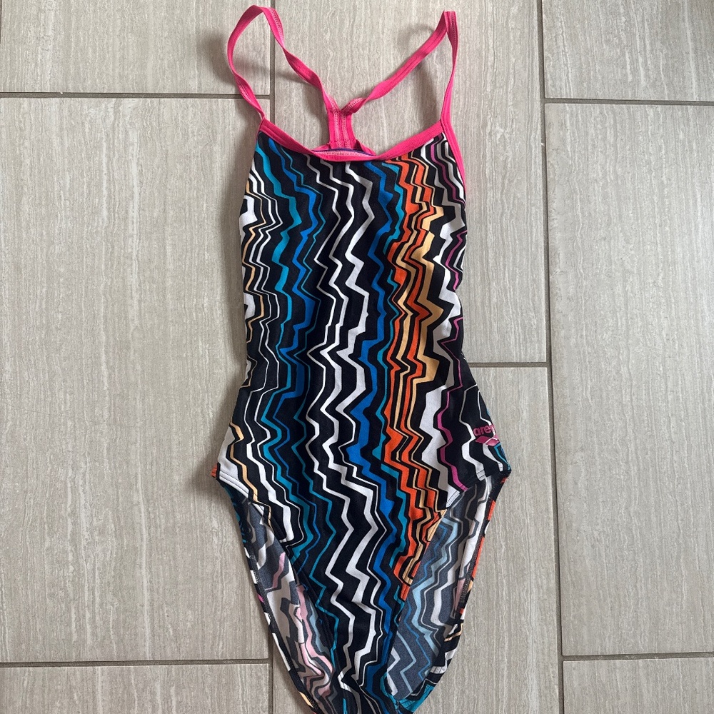 Arena training suit size 32